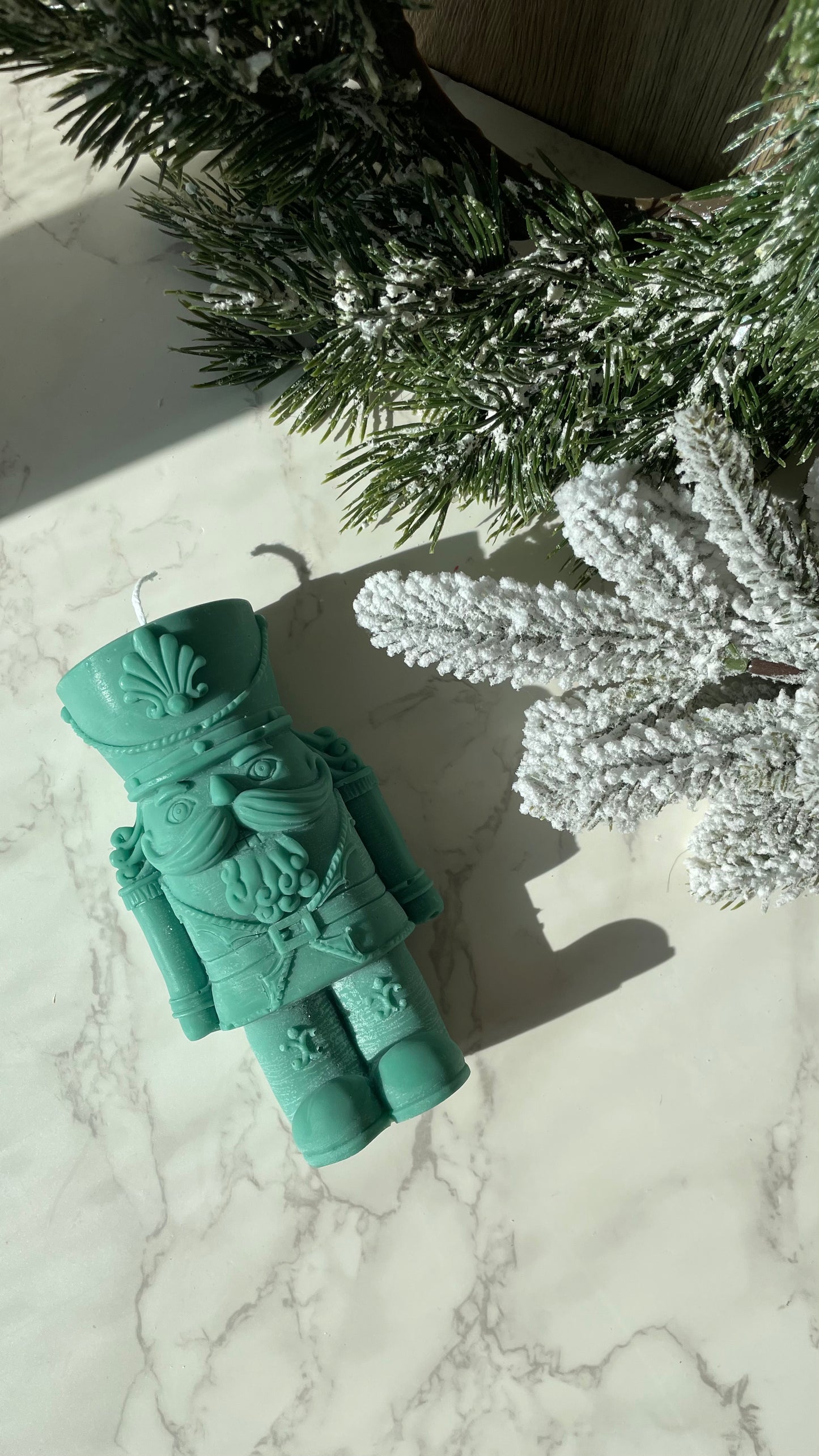 Mini Nutcracker (garland green)